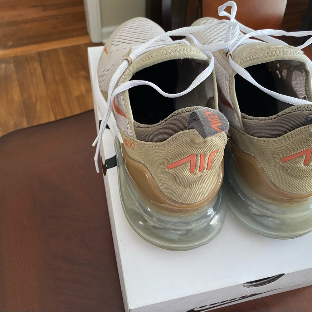 Nike Air Max 270 - Picture 3 of 7